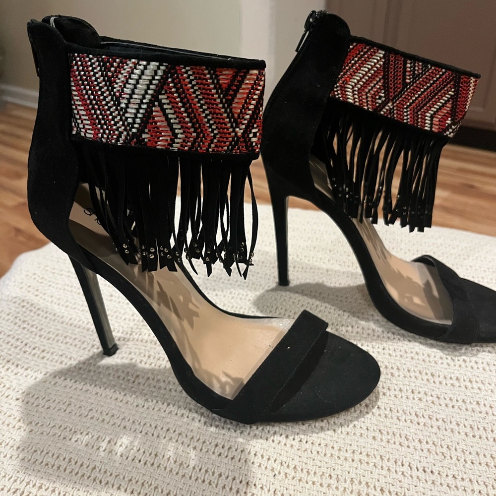 Chic Black and Red Threaded Fringe Heels